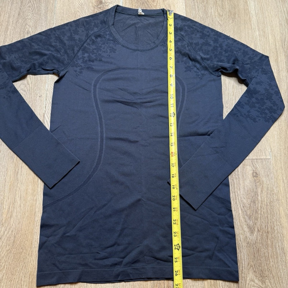 Lululemon Swiftly Tech LS Crew Size 10 Fleur De Lis Shoulder Black Mesh Athletic - Picture 6 of 7